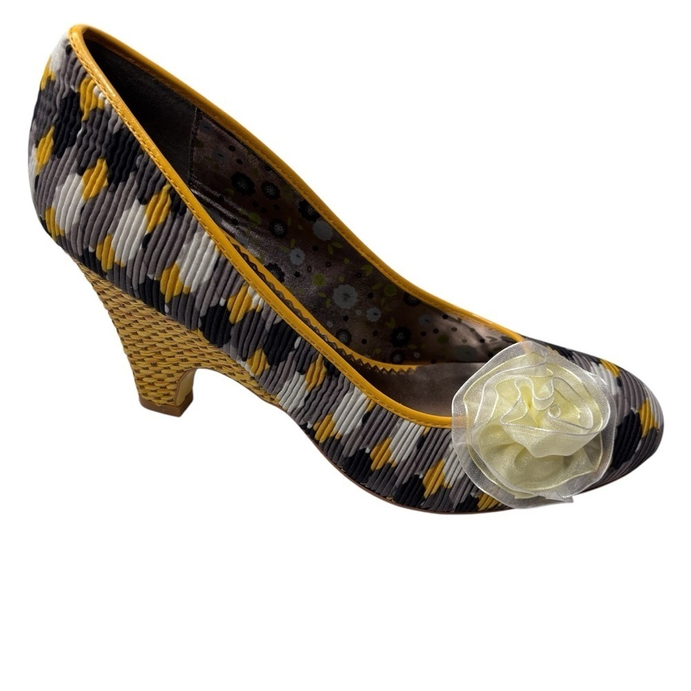 POETIC LICENCE Picnic Ready Yellow Embellished Heel 8.5